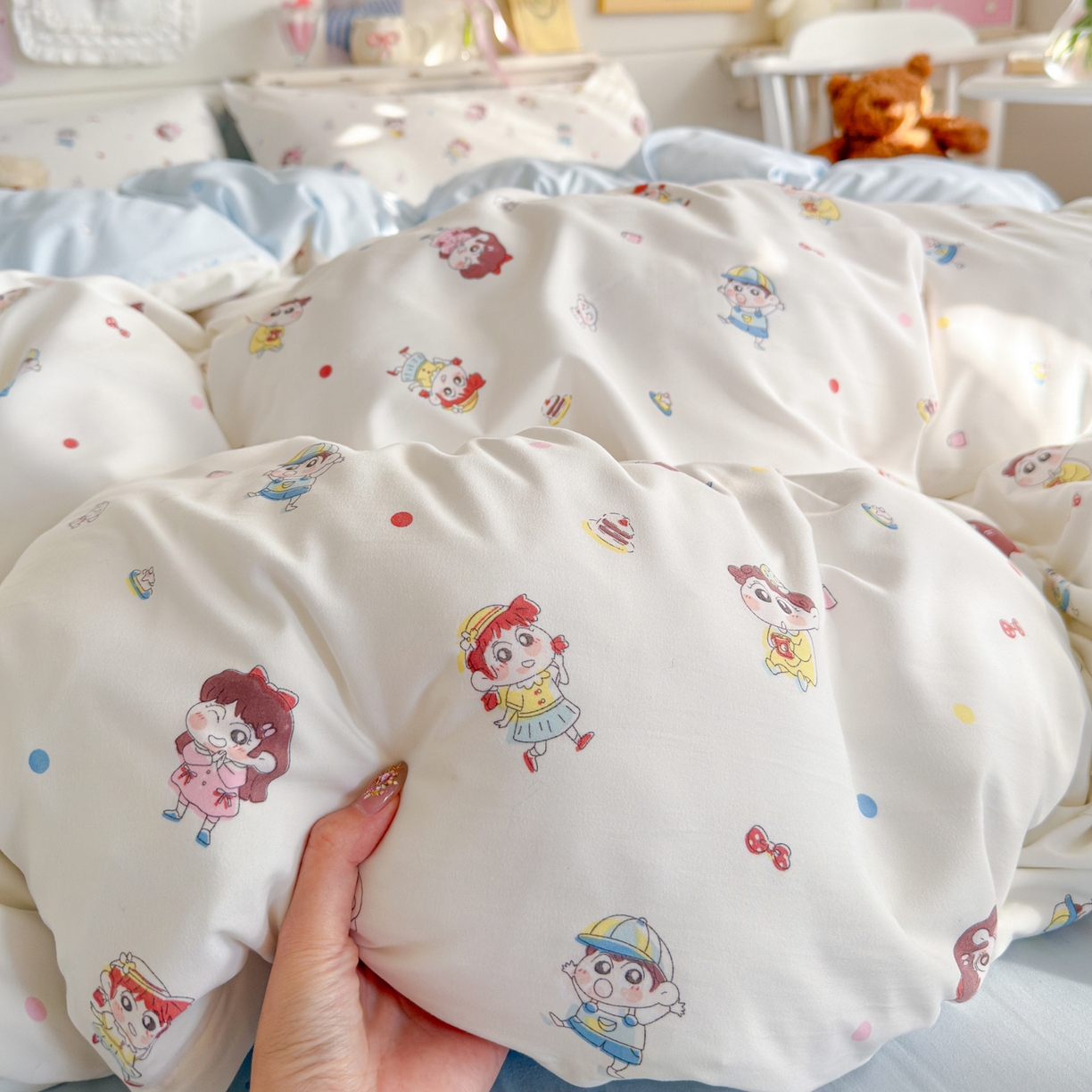 91家纺网 家纺一手货源 找家纺 港岛妹妹 2025新款高克重双层纱糯糯绵印花四件套-萌花系列 萌花系列-小新的好友