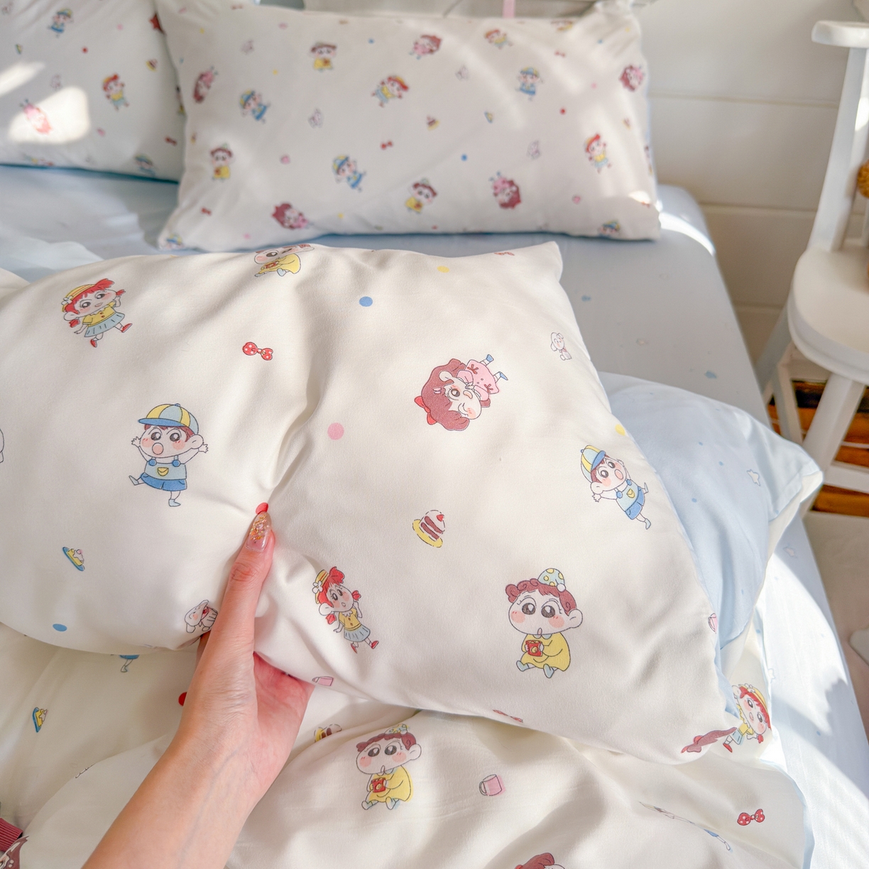 91家纺网 家纺一手货源 找家纺 港岛妹妹 2025新款高克重双层纱糯糯绵印花四件套-萌花系列 萌花系列-小新的好友