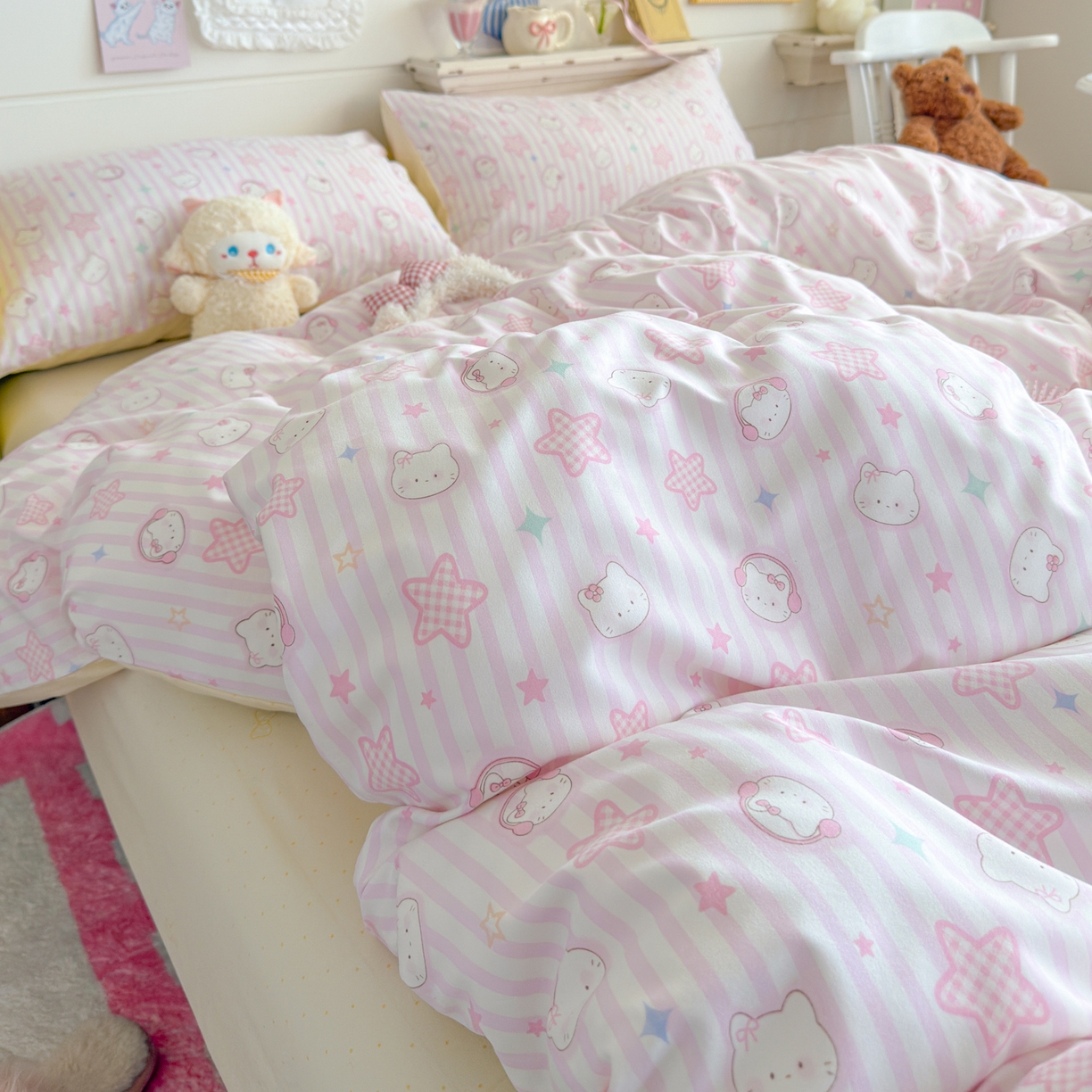 91家纺网 家纺一手货源 找家纺 港岛妹妹 2025新款高克重双层纱糯糯绵印花四件套-萌花系列 萌花系列-星星凯蒂粉