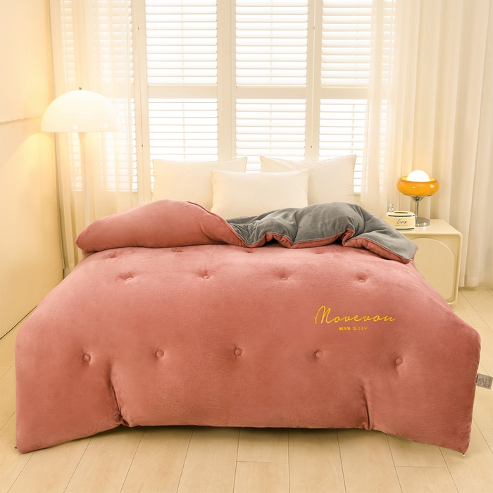 91家纺网 家纺一手货源 找家纺 （总）金柚子家纺 2025新款牛奶绒刺绣冬被