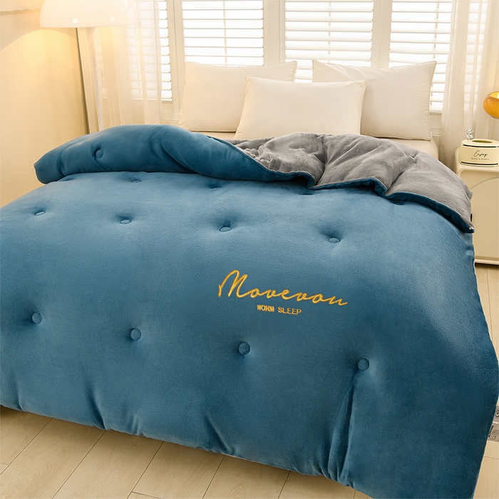 91家纺网 家纺一手货源 找家纺 金柚子家纺 2025新款牛奶绒刺绣冬被 宾利蓝