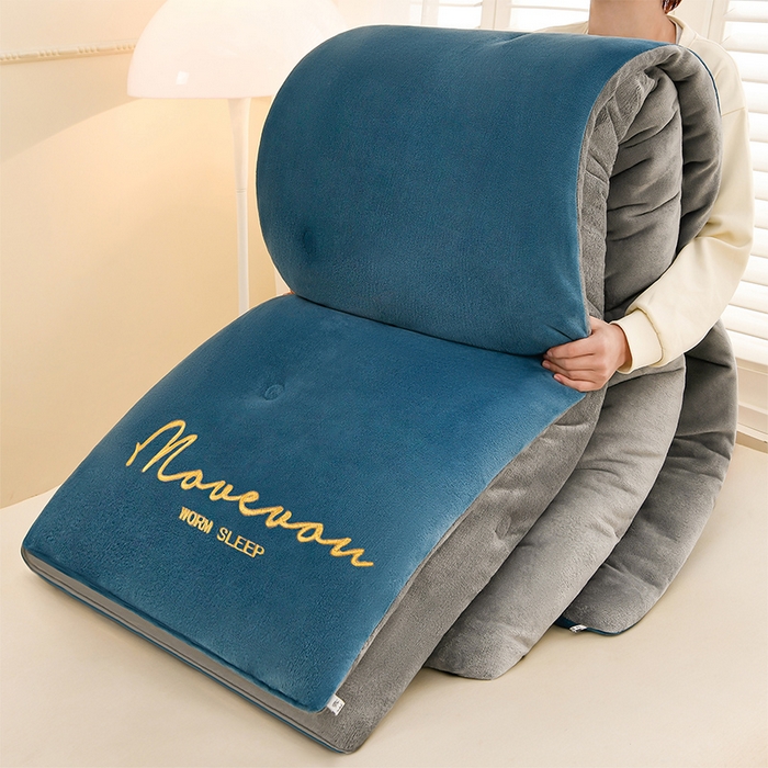 91家纺网 家纺一手货源 找家纺 金柚子家纺 2025新款牛奶绒刺绣冬被 宾利蓝