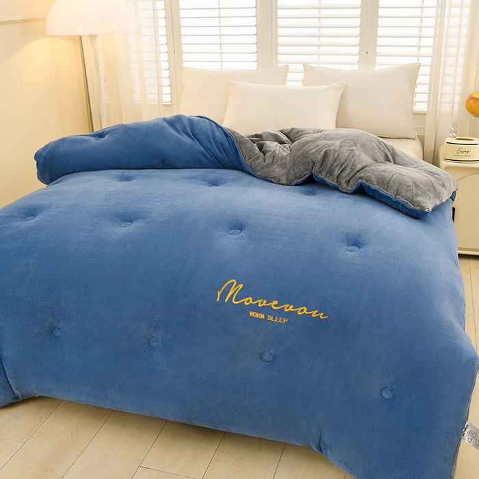 91家纺网 家纺一手货源 找家纺 金柚子家纺 2025新款牛奶绒刺绣冬被 藏青