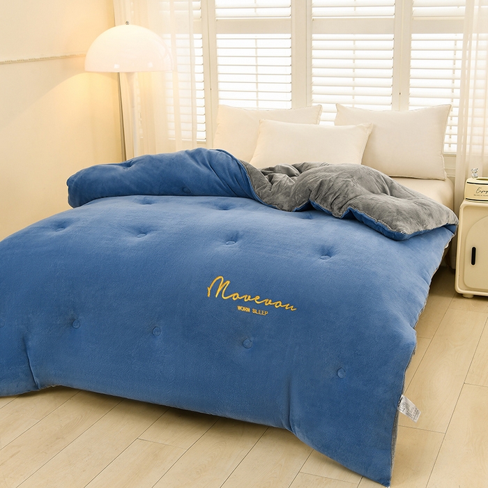 91家纺网 家纺一手货源 找家纺 金柚子家纺 2025新款牛奶绒刺绣冬被 藏青