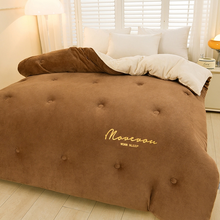 91家纺网 家纺一手货源 找家纺 金柚子家纺 2025新款牛奶绒刺绣冬被 咖色