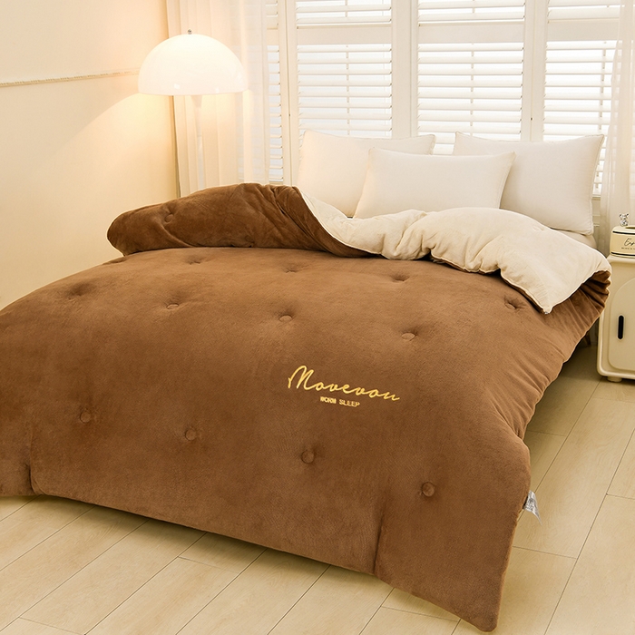 91家纺网 家纺一手货源 找家纺 金柚子家纺 2025新款牛奶绒刺绣冬被 咖色