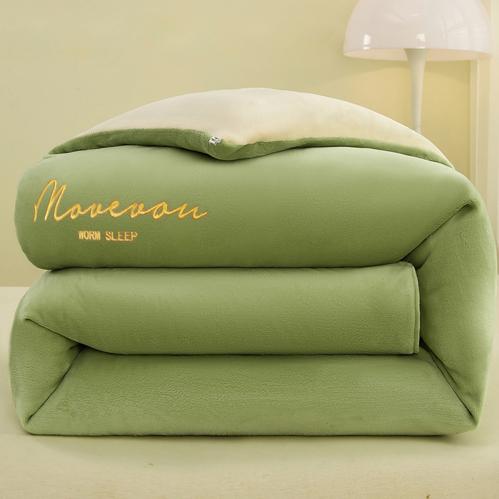 91家纺网 家纺一手货源 找家纺 金柚子家纺 2025新款牛奶绒刺绣冬被 抹茶绿