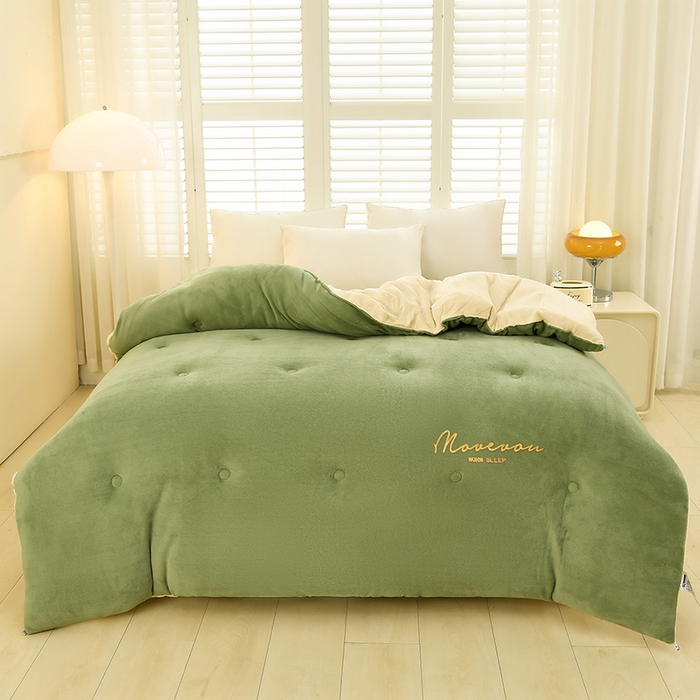 91家纺网 家纺一手货源 找家纺 金柚子家纺 2025新款牛奶绒刺绣冬被 抹茶绿