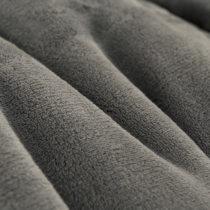 91家纺网 家纺一手货源 找家纺 金柚子家纺 2025新款牛奶绒刺绣冬被 浅灰色