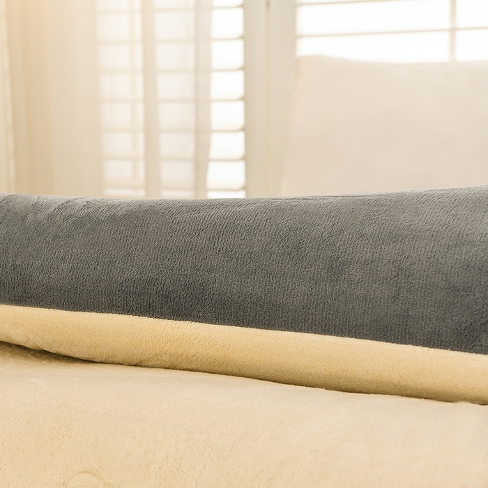 91家纺网 家纺一手货源 找家纺 金柚子家纺 2025新款牛奶绒刺绣冬被 浅灰色