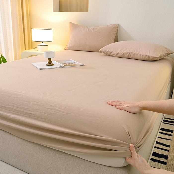 91家纺网 家纺一手货源 找家纺 桔禾家纺 2025新款水洗皱皱云感棉纯色床笠 奶茶驼