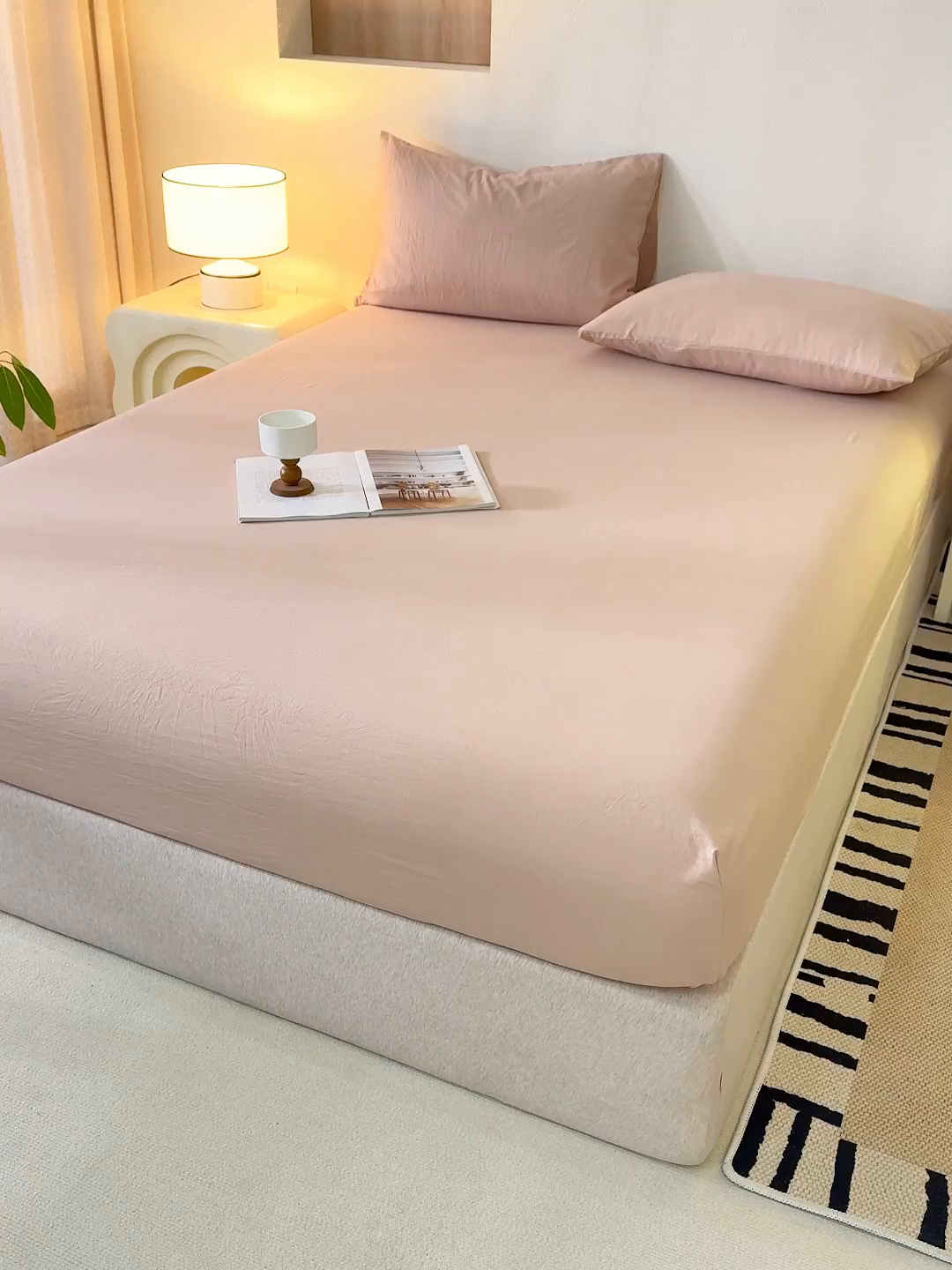 91家纺网 家纺一手货源 找家纺 桔禾家纺 2025新款水洗皱皱云感棉纯色床笠 奶茶驼