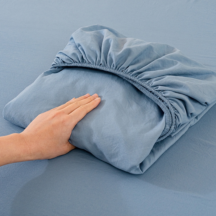 91家纺网 家纺一手货源 找家纺 桔禾家纺 2025新款水洗皱皱云感棉纯色床笠 宾利蓝