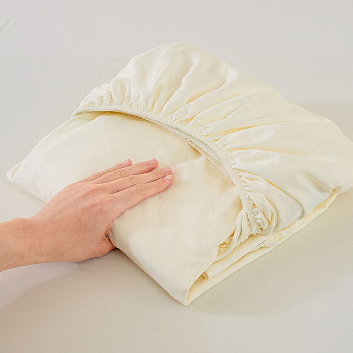 91家纺网 家纺一手货源 找家纺 桔禾家纺 2025新款水洗皱皱云感棉纯色床笠 奶油白