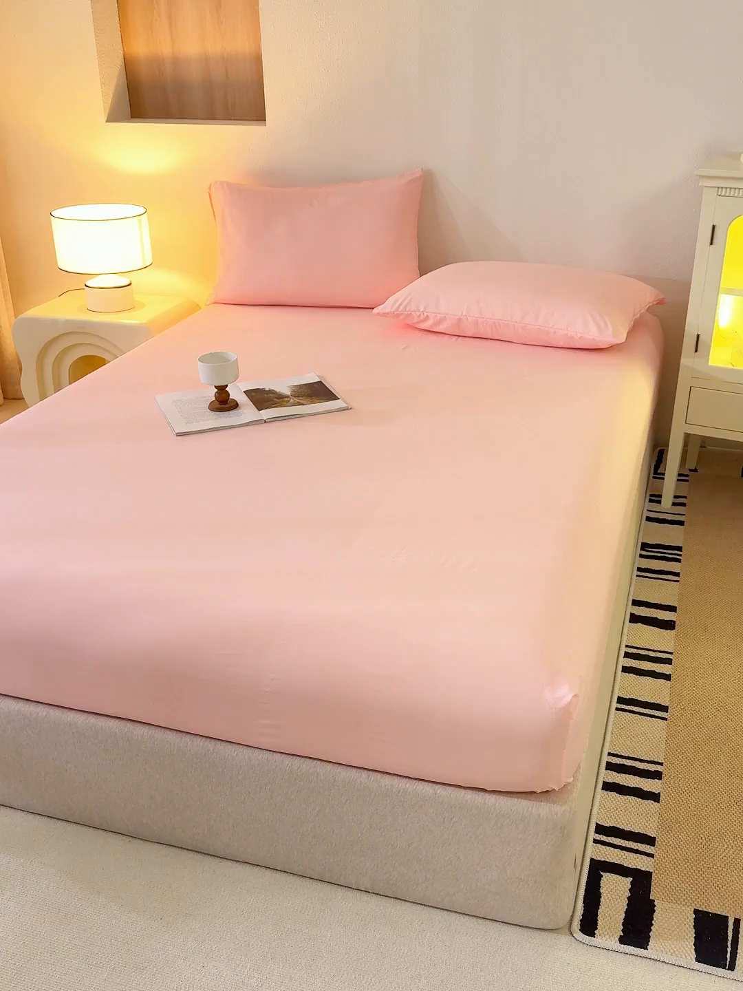 91家纺网 家纺一手货源 找家纺 桔禾家纺 2025新款水洗皱皱云感棉纯色床笠 樱花粉