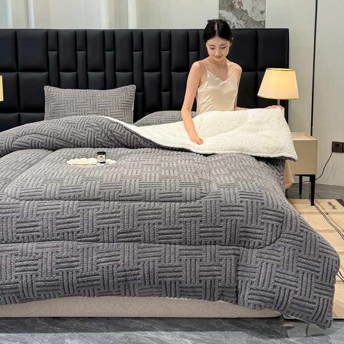 91家纺网 家纺一手货源 找家纺 默忆 2025新款塔芙绒提花冬被被子被芯 卡灰色