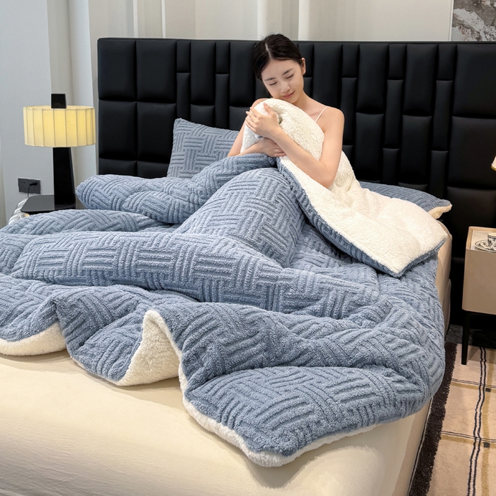 91家纺网 家纺一手货源 找家纺 默忆 2025新款塔芙绒提花冬被被子被芯 雾曼蓝