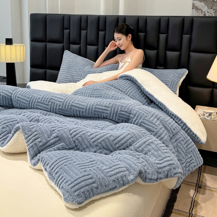 91家纺网 家纺一手货源 找家纺 默忆 2025新款塔芙绒提花冬被被子被芯 雾曼蓝