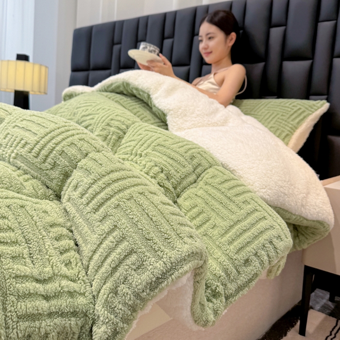 91家纺网 家纺一手货源 找家纺 默忆 2025新款塔芙绒提花冬被被子被芯 草绿色