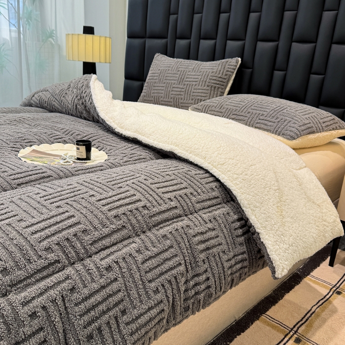 91家纺网 家纺一手货源 找家纺 默忆 2025新款塔芙绒提花冬被被子被芯 卡灰色