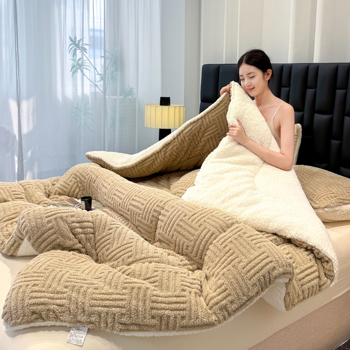 91家纺网 家纺一手货源 找家纺 默忆 2025新款塔芙绒提花冬被被子被芯 卡其色