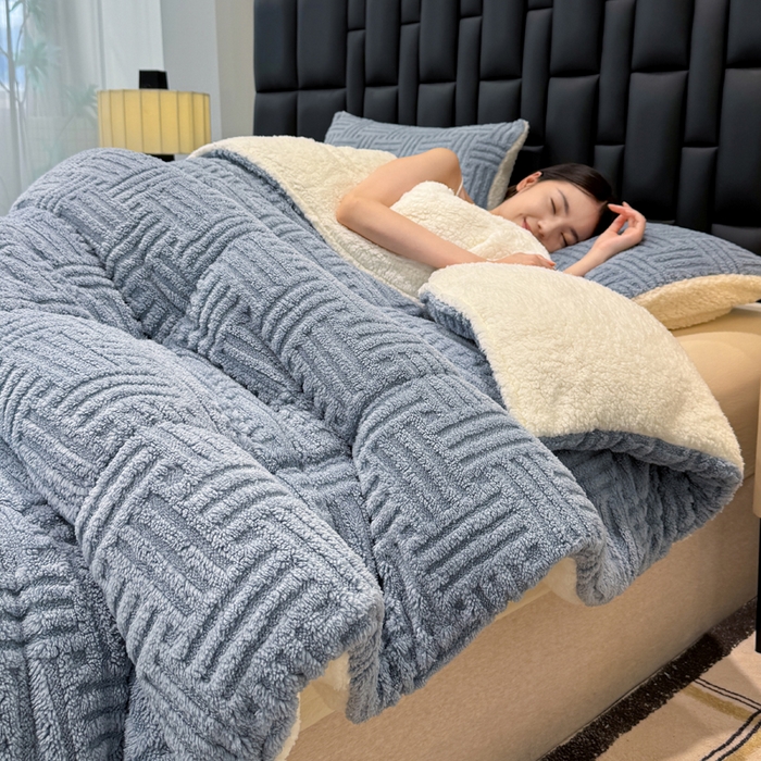 91家纺网 家纺一手货源 找家纺 默忆 2025新款塔芙绒提花冬被被子被芯 雾曼蓝