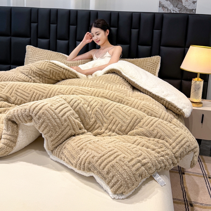 91家纺网 家纺一手货源 找家纺 默忆 2025新款塔芙绒提花冬被被子被芯 卡其色