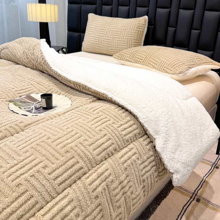 91家纺网 家纺一手货源 找家纺 默忆 2025新款塔芙绒提花冬被被子被芯 卡其色