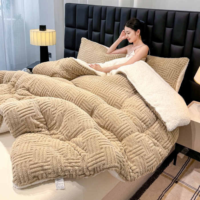 91家纺网 家纺一手货源 找家纺 默忆 2025新款塔芙绒提花冬被被子被芯 卡其色