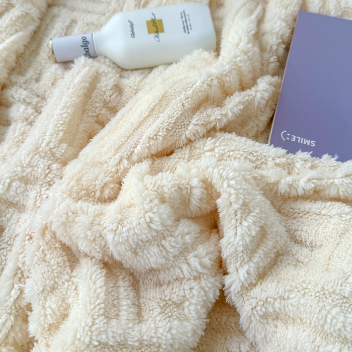 91家纺网 家纺一手货源 找家纺 默忆 2025新款塔芙绒提花毛毯 米白色