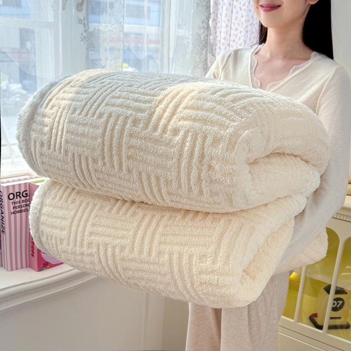 91家纺网 家纺一手货源 找家纺 默忆 2025新款塔芙绒提花毛毯 米白色