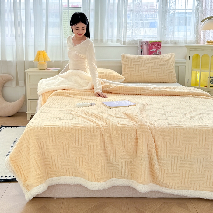 91家纺网 家纺一手货源 找家纺 默忆 2025新款塔芙绒提花毛毯 米黄色