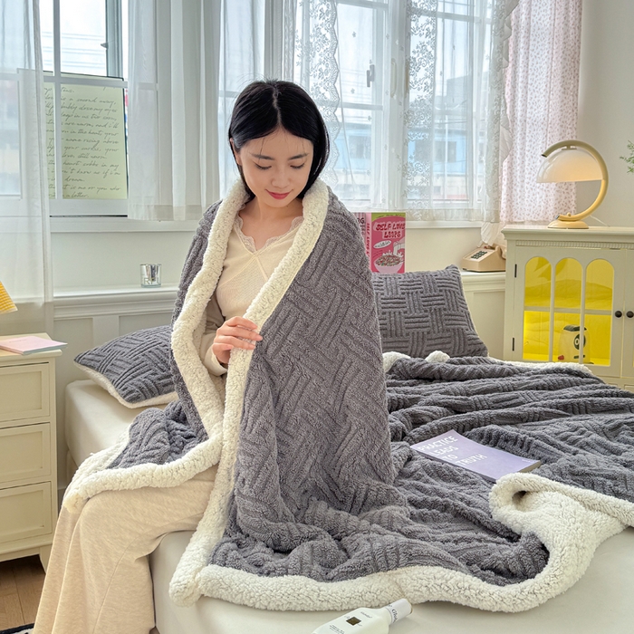 91家纺网 家纺一手货源 找家纺 默忆 2025新款塔芙绒提花毛毯 冰川灰