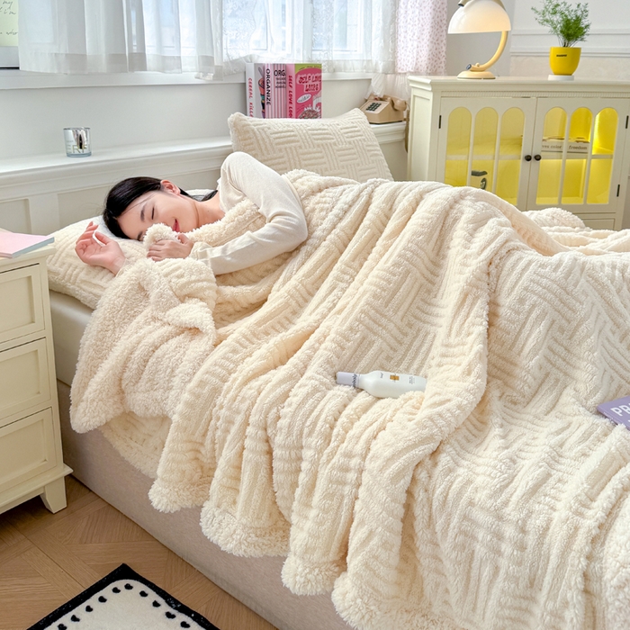 91家纺网 家纺一手货源 找家纺 默忆 2025新款塔芙绒提花毛毯 米白色