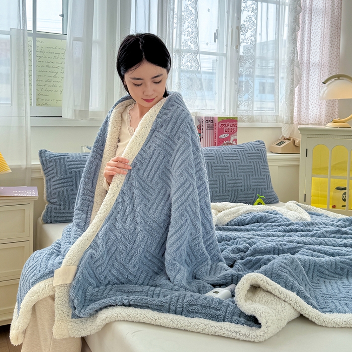 91家纺网 家纺一手货源 找家纺 默忆 2025新款塔芙绒提花毛毯 蓝灰色