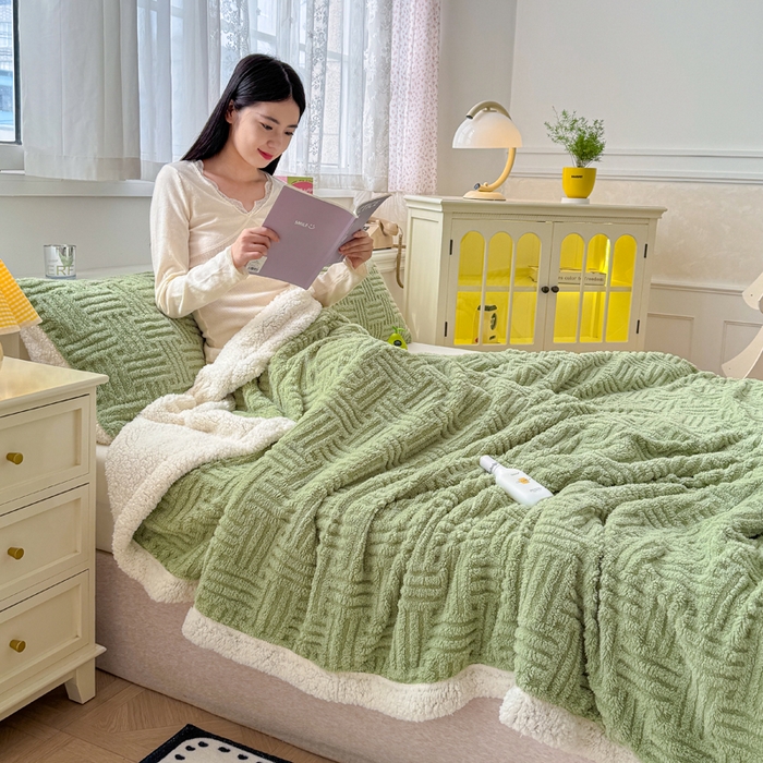 91家纺网 家纺一手货源 找家纺 默忆 2025新款塔芙绒提花毛毯 草木绿