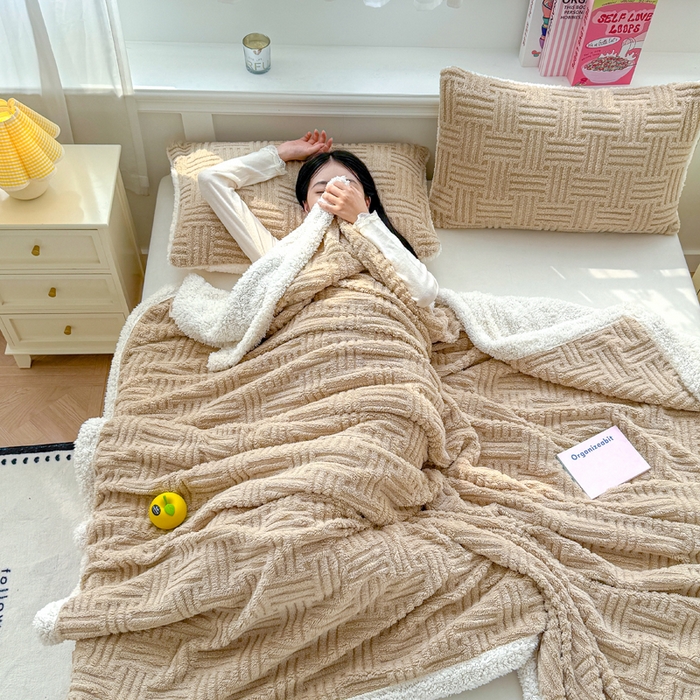 91家纺网 家纺一手货源 找家纺 默忆 2025新款塔芙绒提花毛毯 深卡其