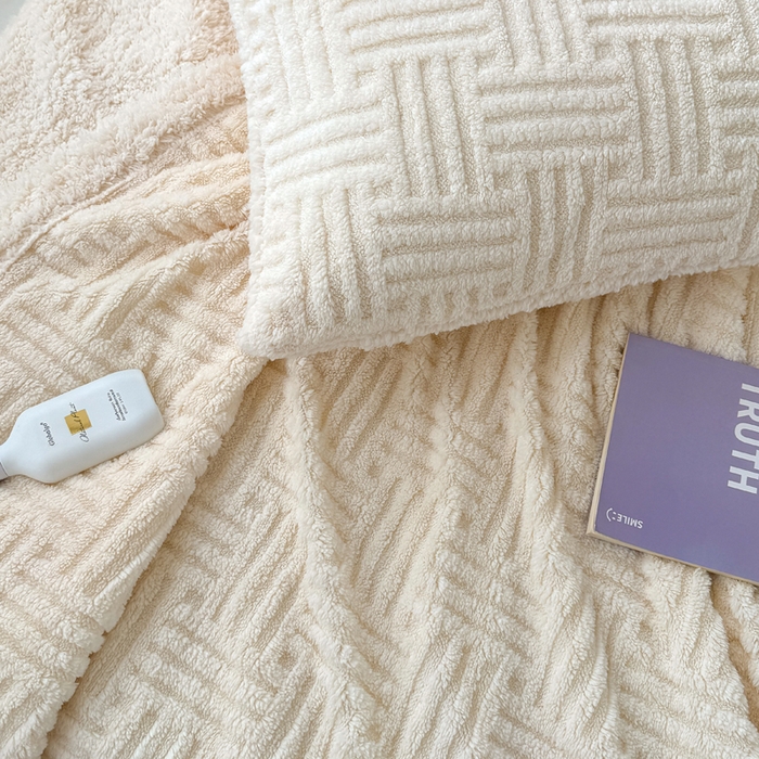 91家纺网 家纺一手货源 找家纺 默忆 2025新款塔芙绒提花毛毯 米白色