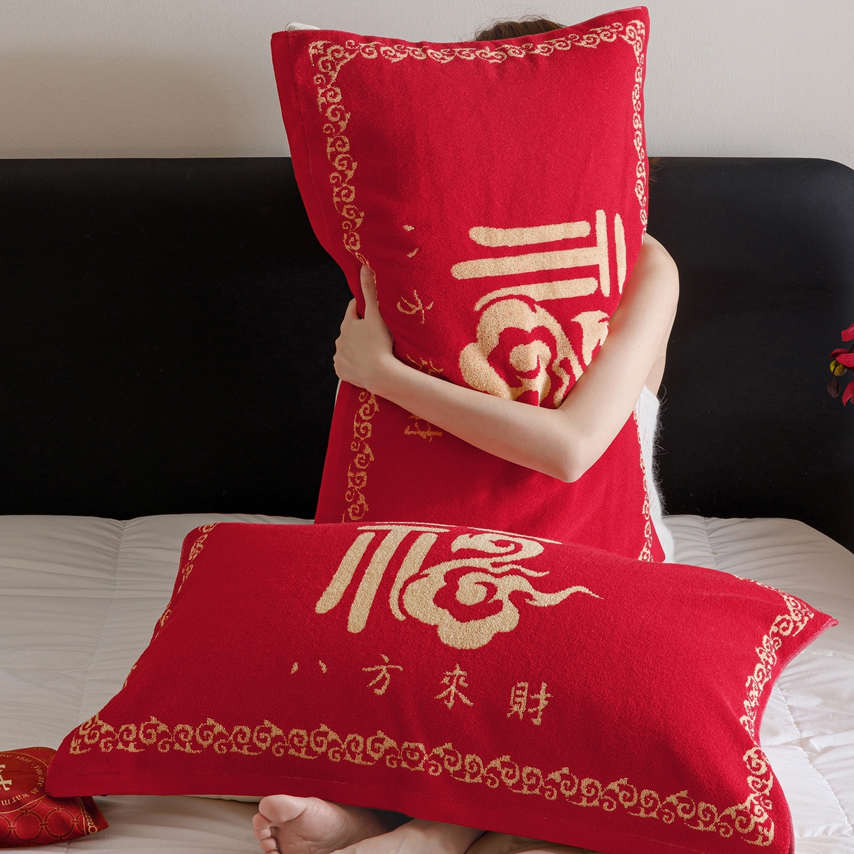 91家纺网 家纺一手货源 找家纺 （总）爱港家纺 2025专版新款老式全棉大红枕巾结婚枕巾喜庆百福枕巾