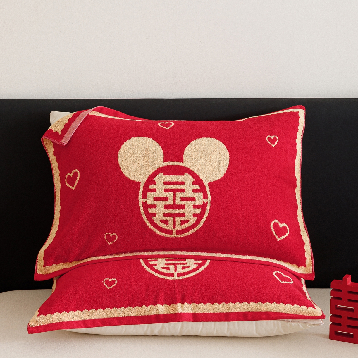 91家纺网 家纺一手货源 找家纺 爱港家纺 2025专版新款老式全棉大红枕巾结婚枕巾喜庆百福枕巾 童话喜韵