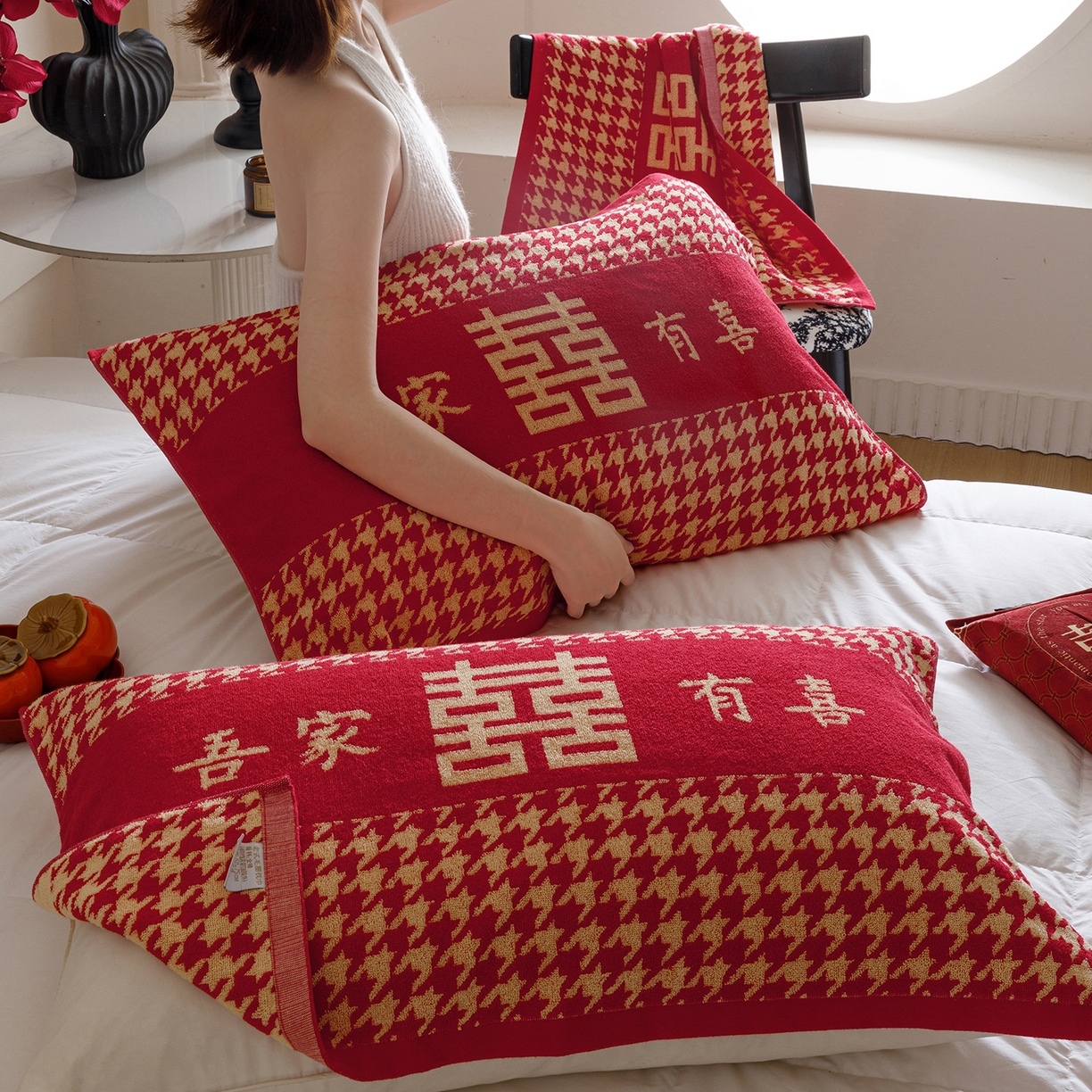 91家纺网 家纺一手货源 找家纺 爱港家纺 2025专版新款老式全棉大红枕巾结婚枕巾喜庆百福枕巾 吾家有喜