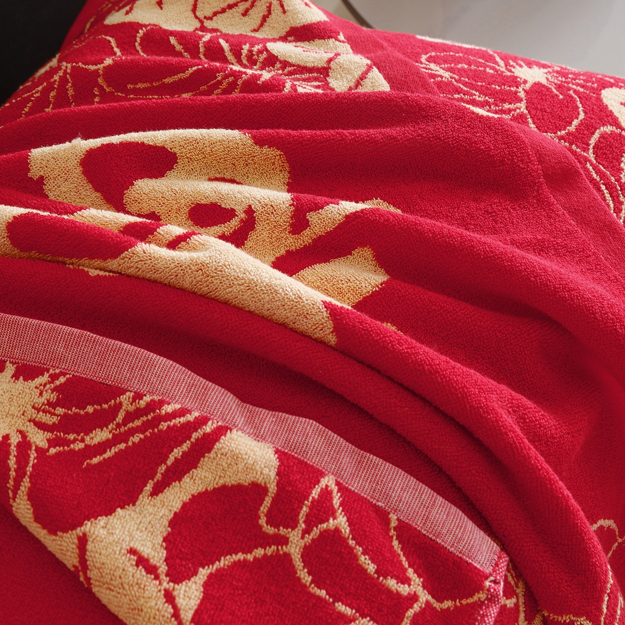 91家纺网 家纺一手货源 找家纺 爱港家纺 2025专版新款老式全棉大红枕巾结婚枕巾喜庆百福枕巾 锦绣花福