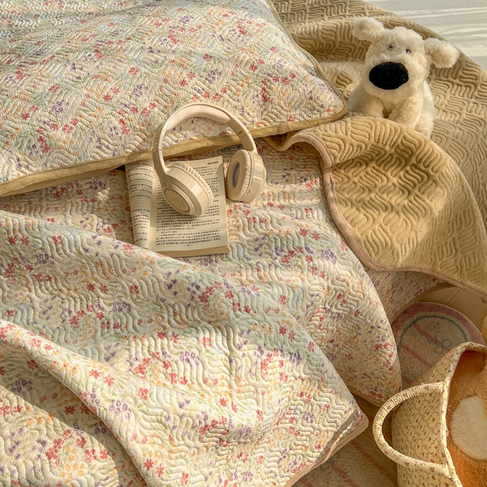 91家纺网 家纺一手货源 找家纺 （总）春光里 2025新款A版云感棉皱皱纱B版牛奶绒夹棉床盖三件套