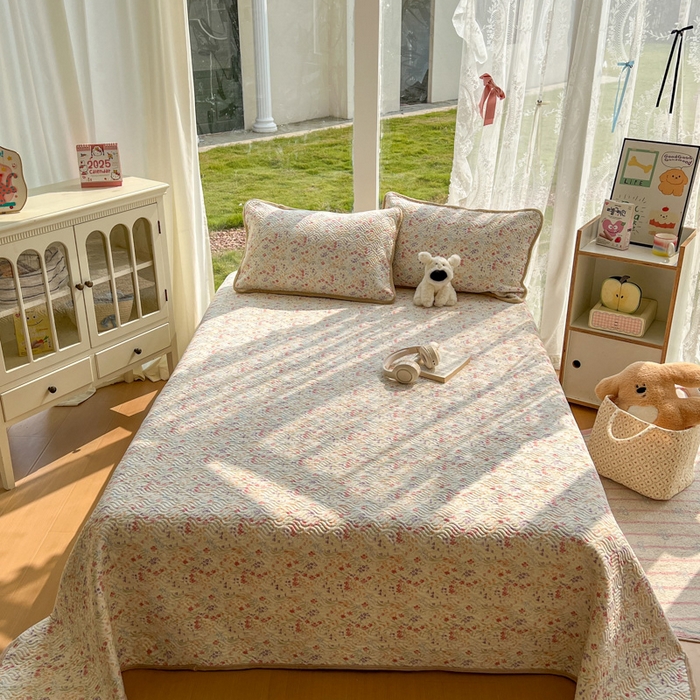 91家纺网 家纺一手货源 找家纺 （总）春光里 2025新款A版云感棉皱皱纱B版牛奶绒夹棉床盖三件套