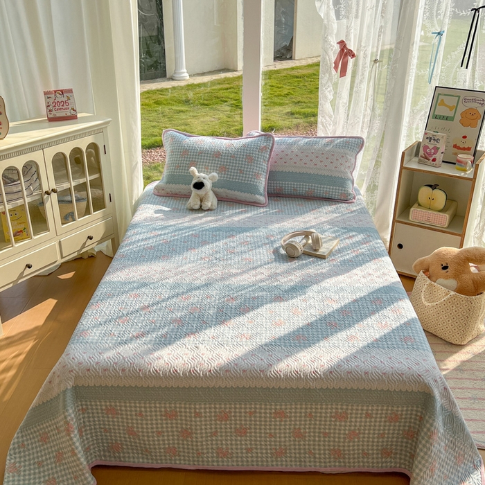 91家纺网 家纺一手货源 找家纺 （总）春光里 2025新款A版云感棉皱皱纱B版牛奶绒夹棉床盖三件套