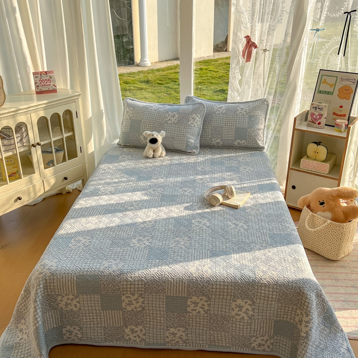 91家纺网 家纺一手货源 找家纺 （总）春光里 2025新款A版云感棉皱皱纱B版牛奶绒夹棉床盖三件套