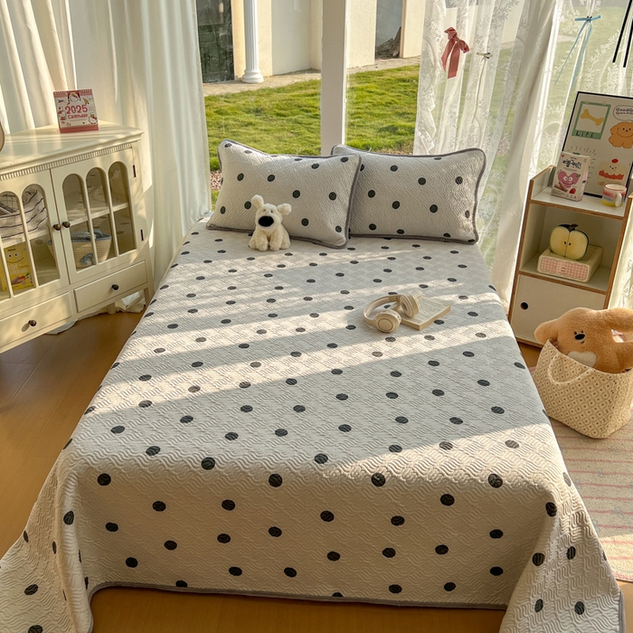 91家纺网 家纺一手货源 找家纺 春光里 2025新款A版云感棉皱皱纱B版牛奶绒夹棉床盖三件套 波点米灰