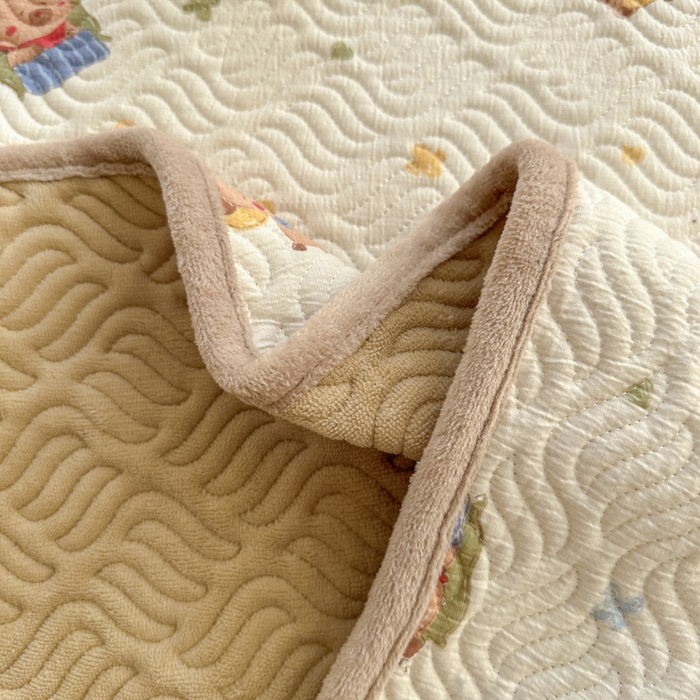 91家纺网 家纺一手货源 找家纺 春光里 2025新款A版云感棉皱皱纱B版牛奶绒夹棉床盖三件套 卡皮巴拉