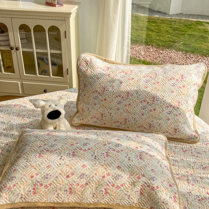 91家纺网 家纺一手货源 找家纺 春光里 2025新款A版云感棉皱皱纱B版牛奶绒夹棉床盖三件套 爱丽丝花园