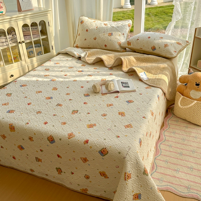 91家纺网 家纺一手货源 找家纺 春光里 2025新款A版云感棉皱皱纱B版牛奶绒夹棉床盖三件套 卡皮巴拉